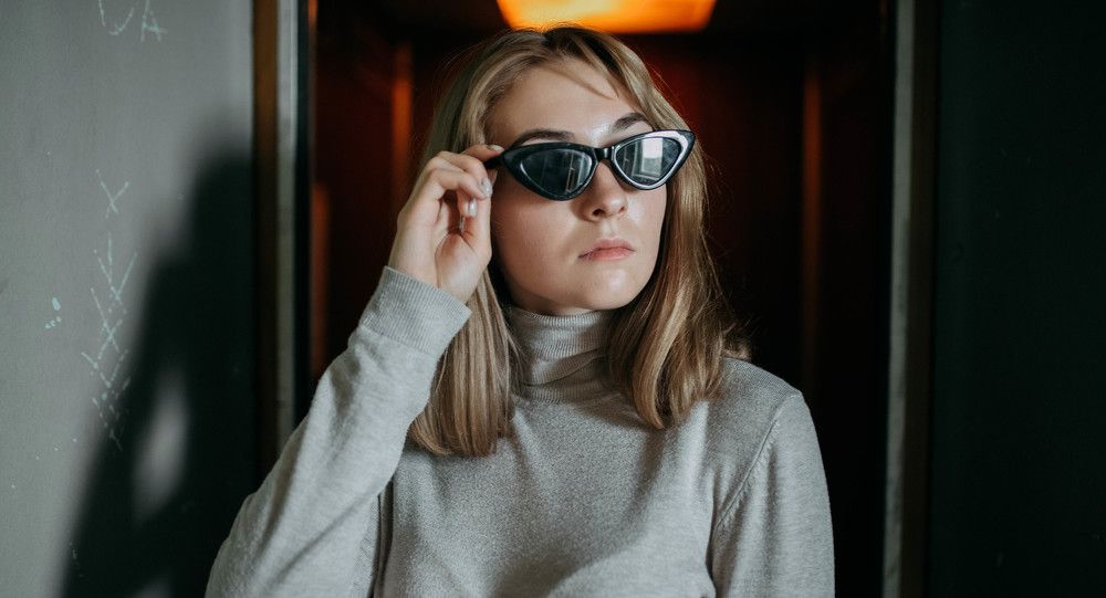 I look at you through black glasses.