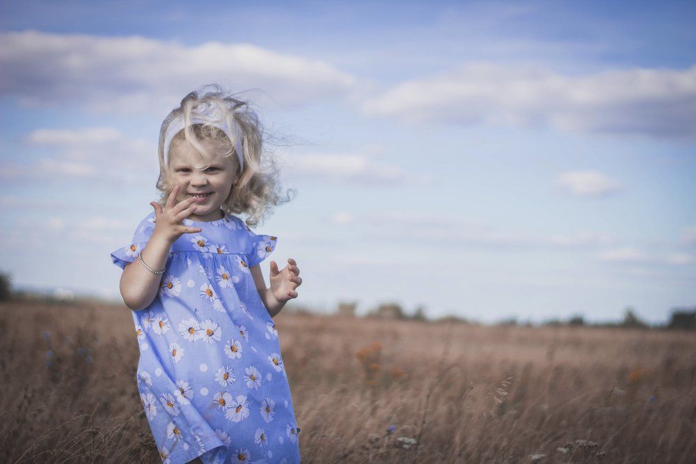 Девочка в поле