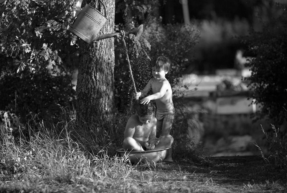 Давай быстрее! А то мама заругает.