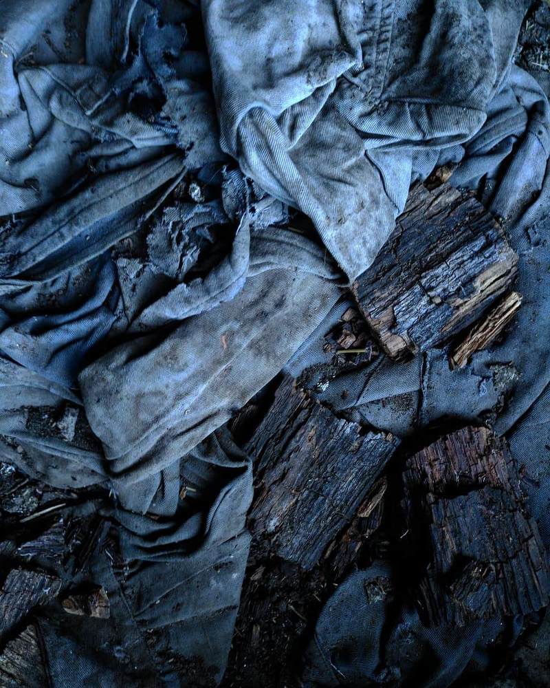 В синий оттенках