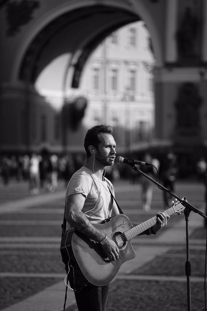 Бард на Дворцовой площади