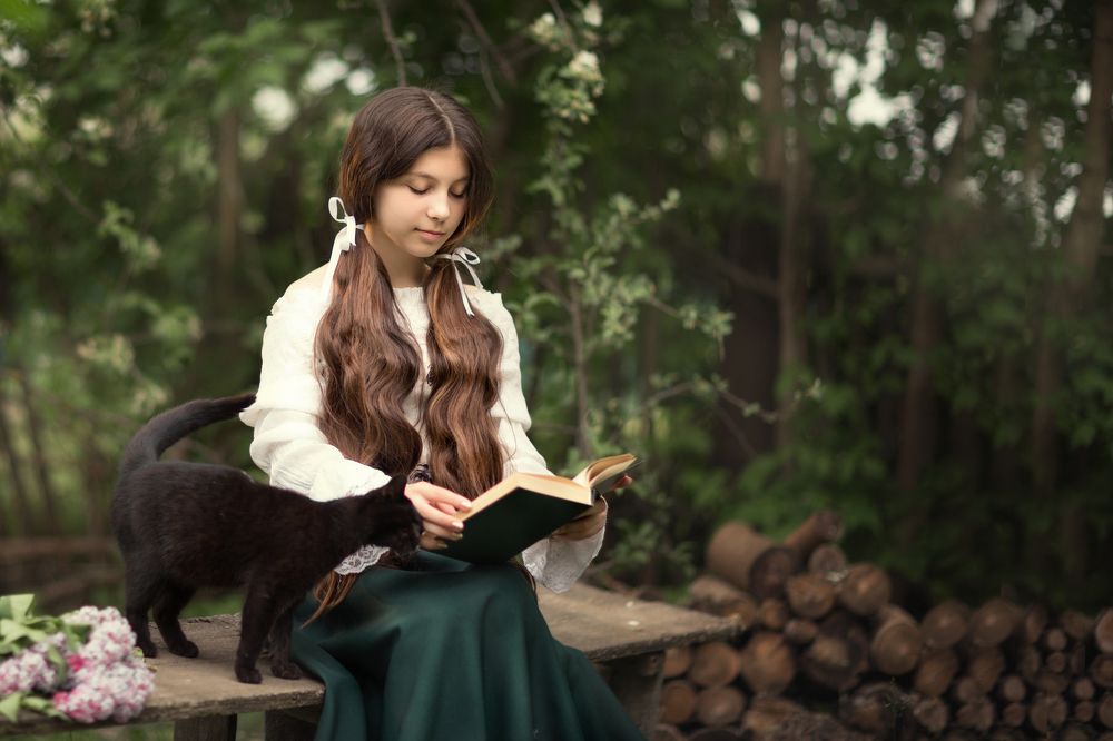 Девочка с книгой