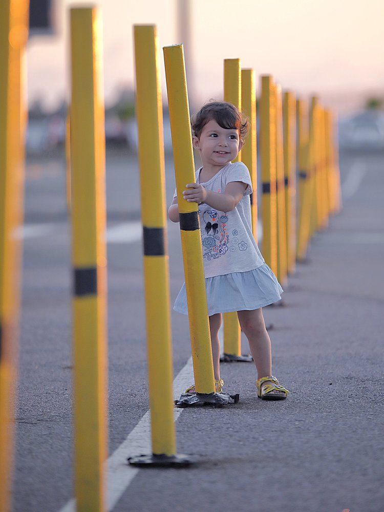 yellow columns and the girl