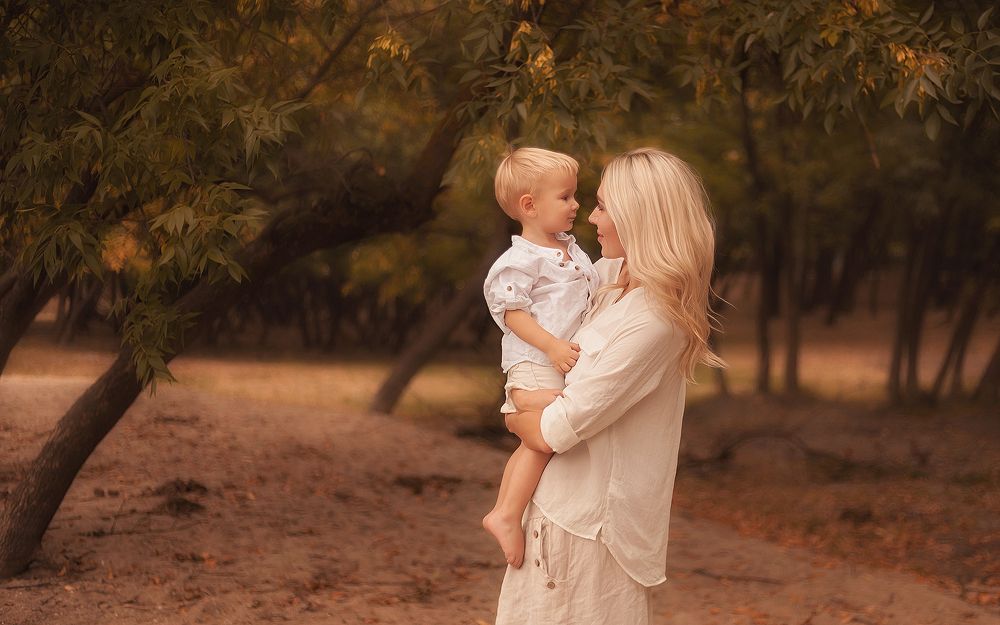 Photograph by Alisun photography Sasha