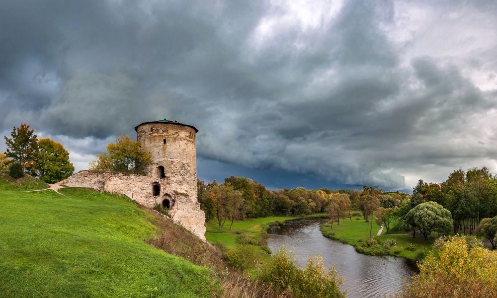 Осень-время тёмных туч...