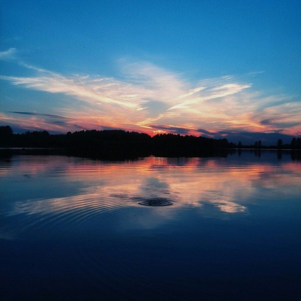 Закат над озером
