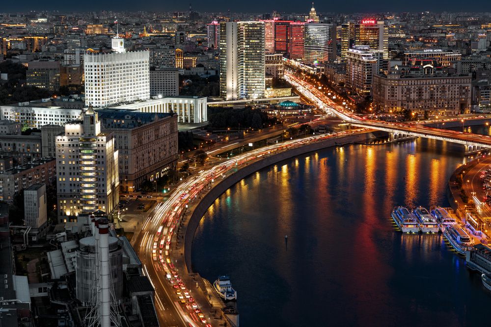 Краснопресненская набережная ночью