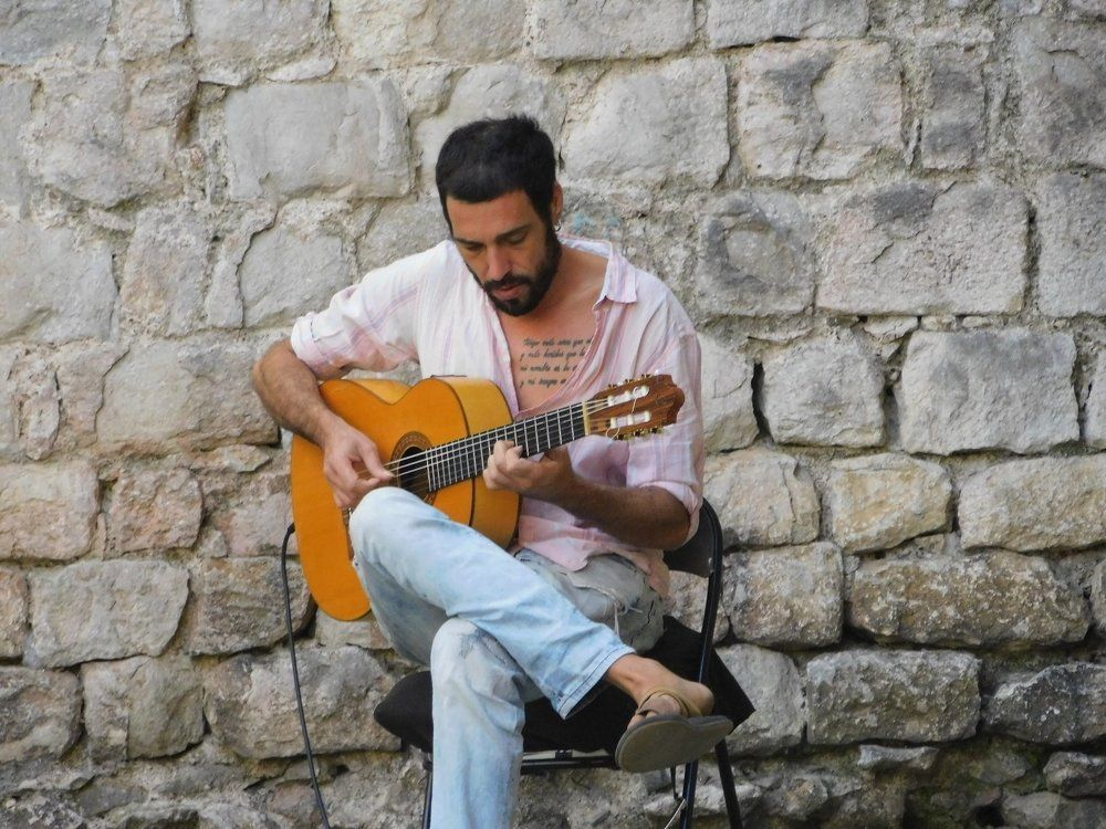 Уличный музыкант