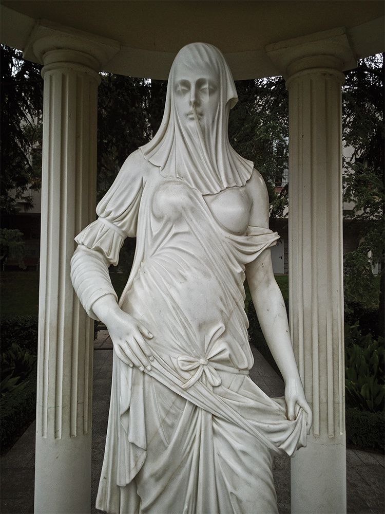 Жрица тайных откровений /парк «Парадиз»/.