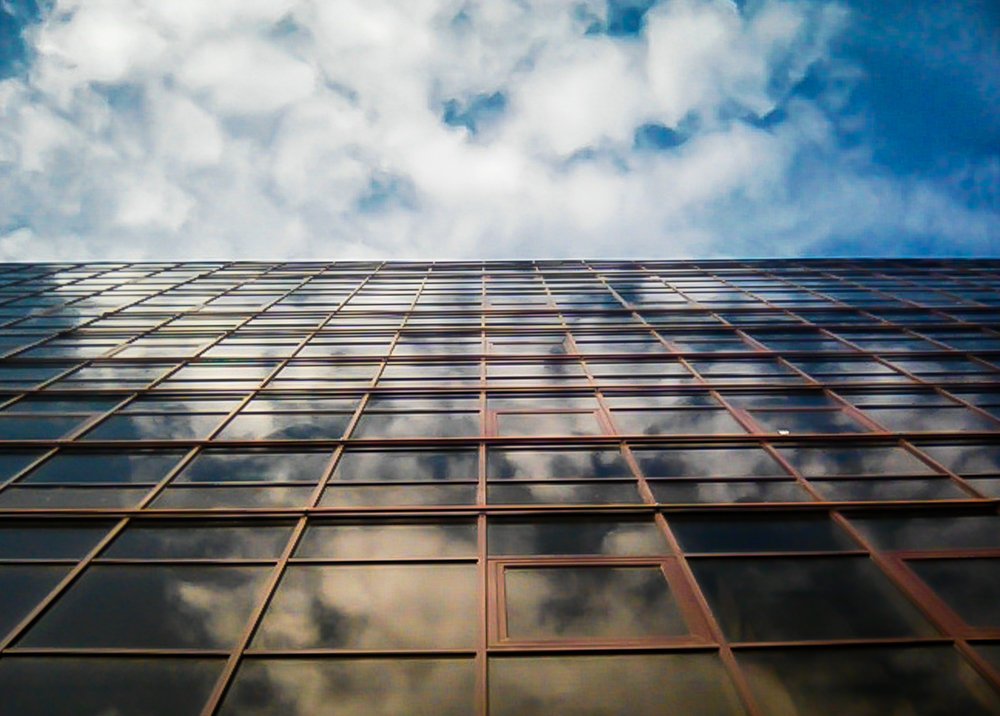 Упираясь в небо