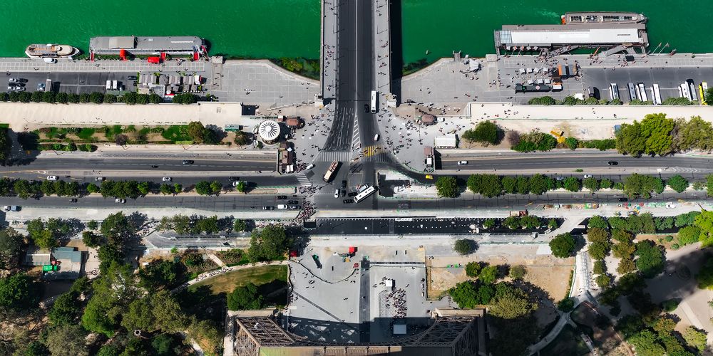 Hey, downstairs, Earthlings!