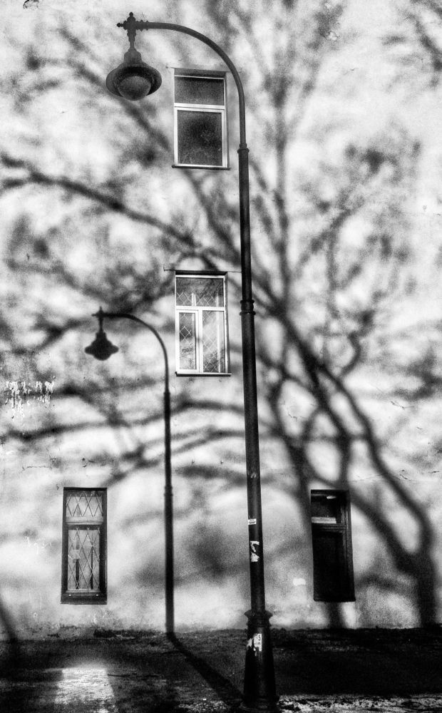 Фонарь под солнцем