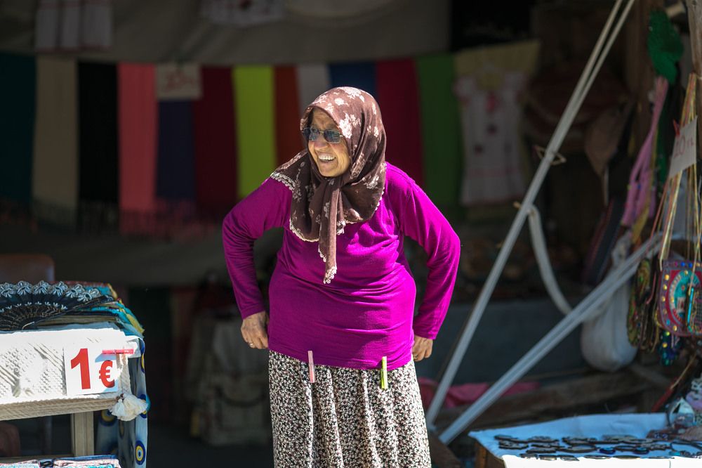 Бабуся улыбака