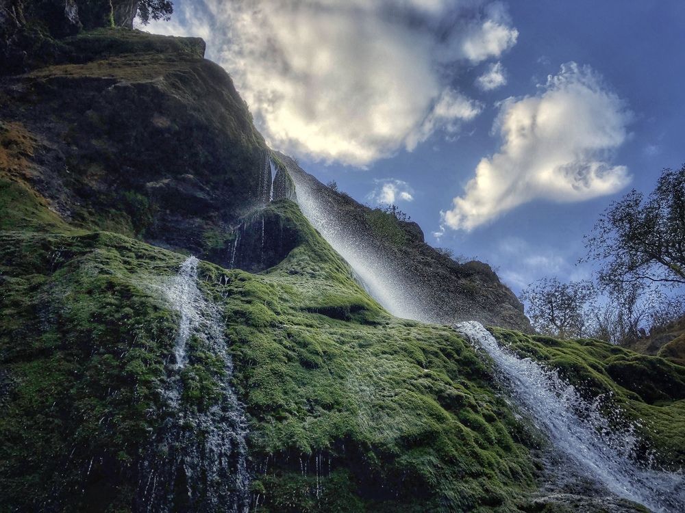 Родниковый водопад