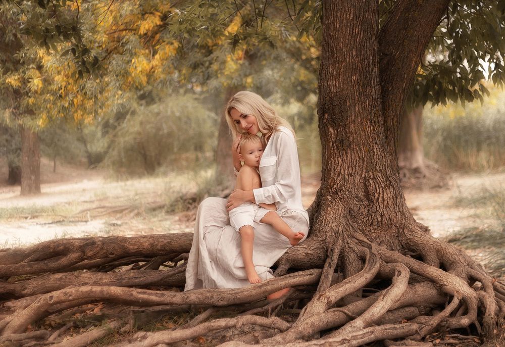 Photograph by Alisun photography Sasha