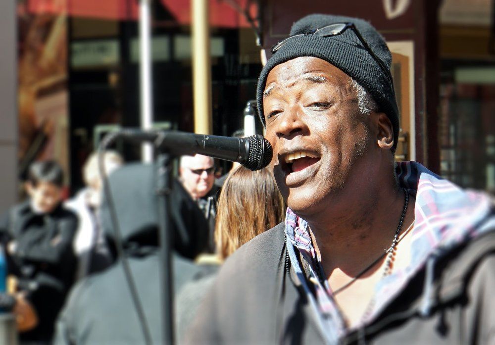 Уличный музыкант