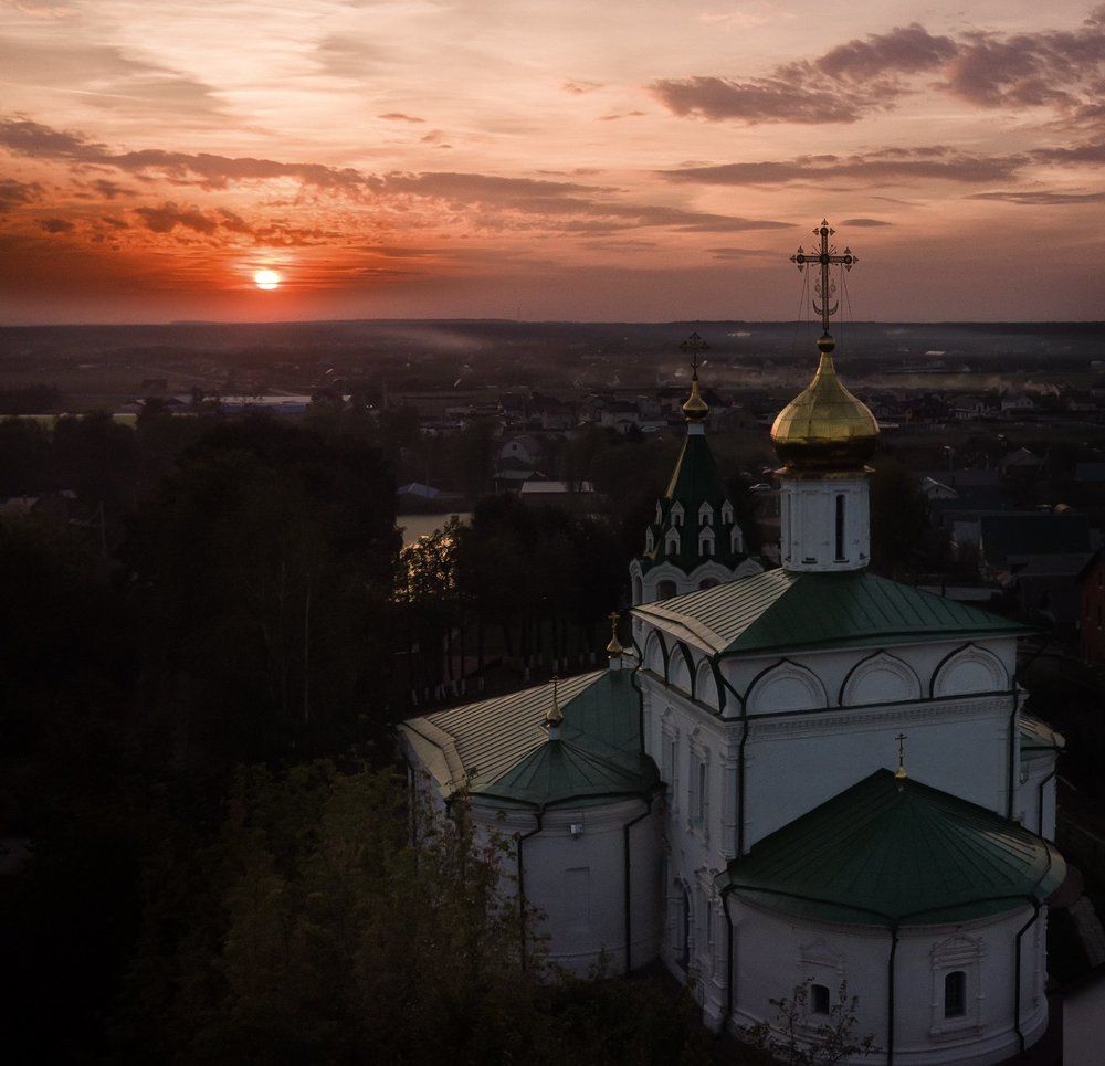 Старинная церковь.