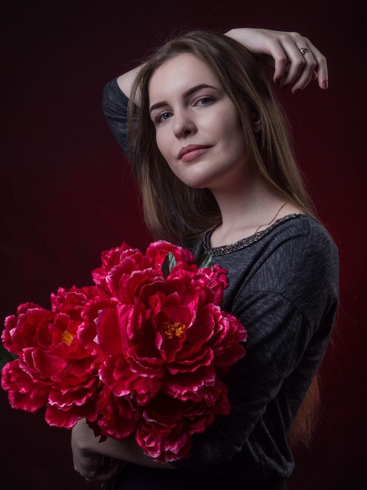 Девушка с цветами