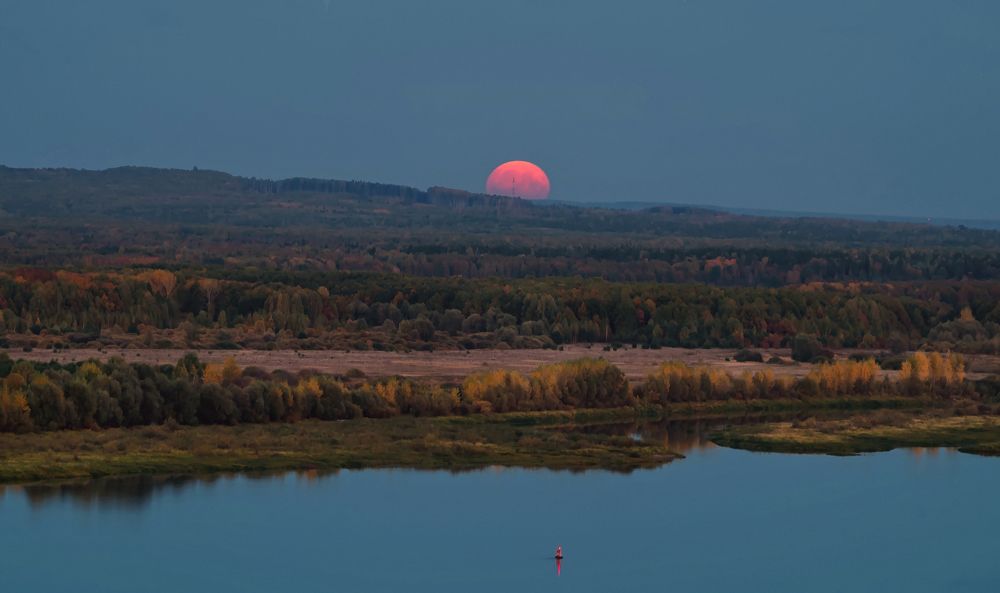 Сидоровы горы, восход Луны