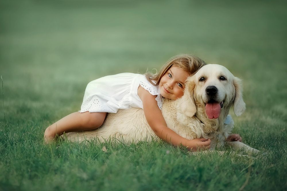 Две девочки.