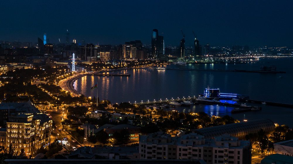 Ночной Баку
