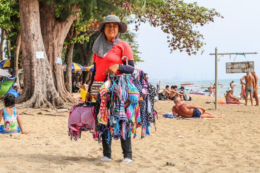 Уличный продавец в Таиланде