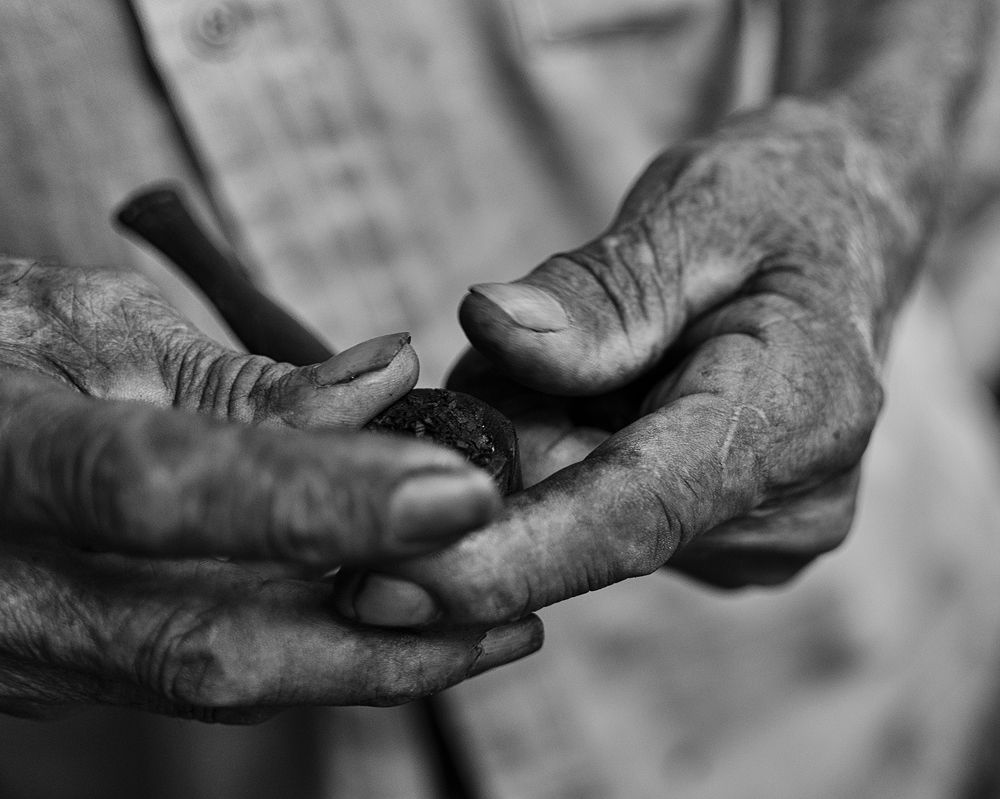 Preparing the smoking pipe