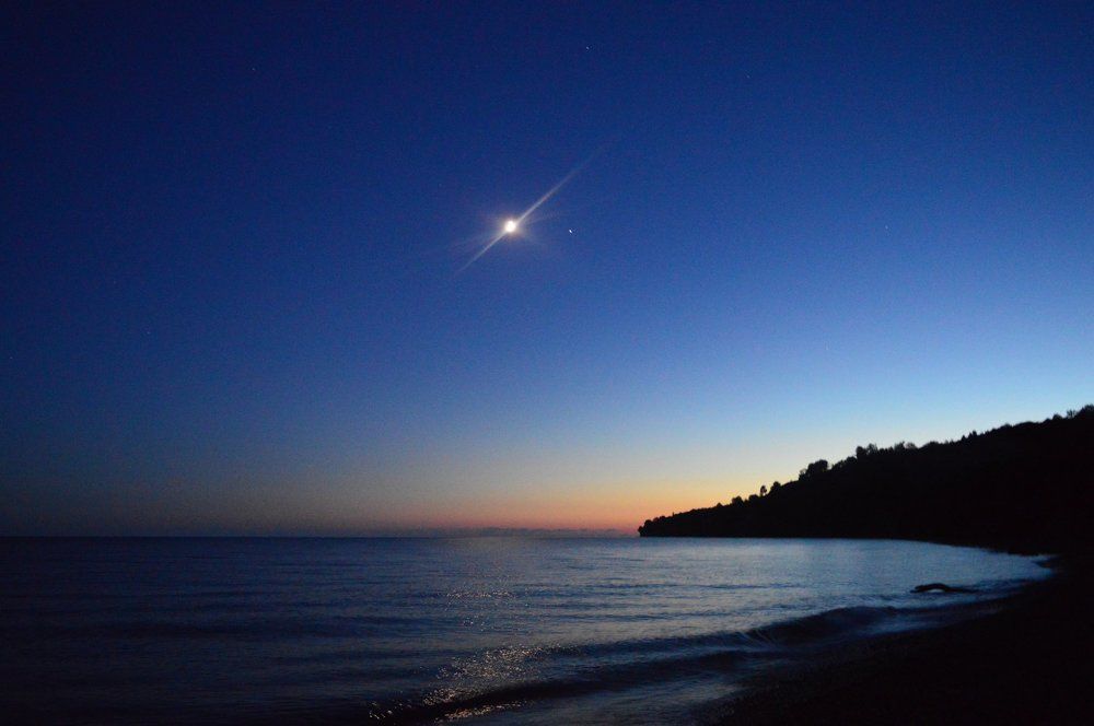 Луна над морем