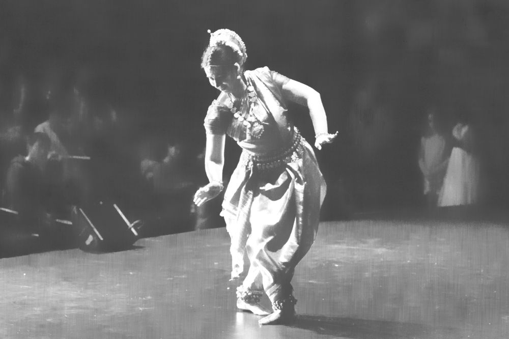 За кулисами