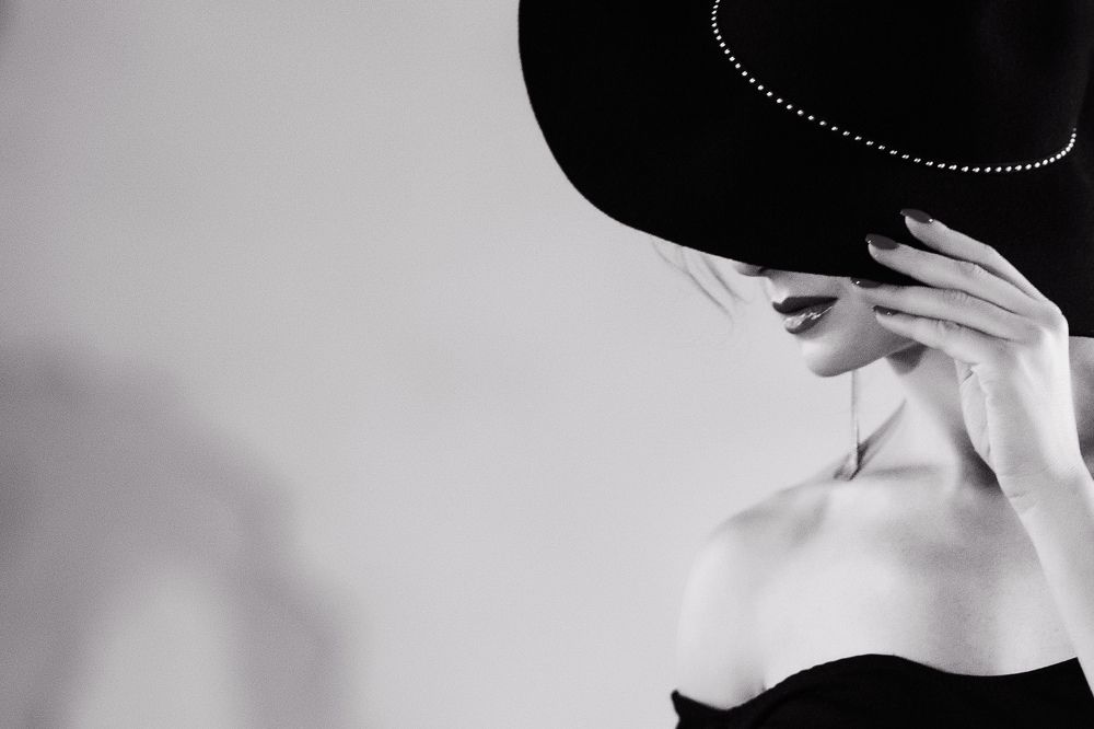 Незнакомка в шляпе