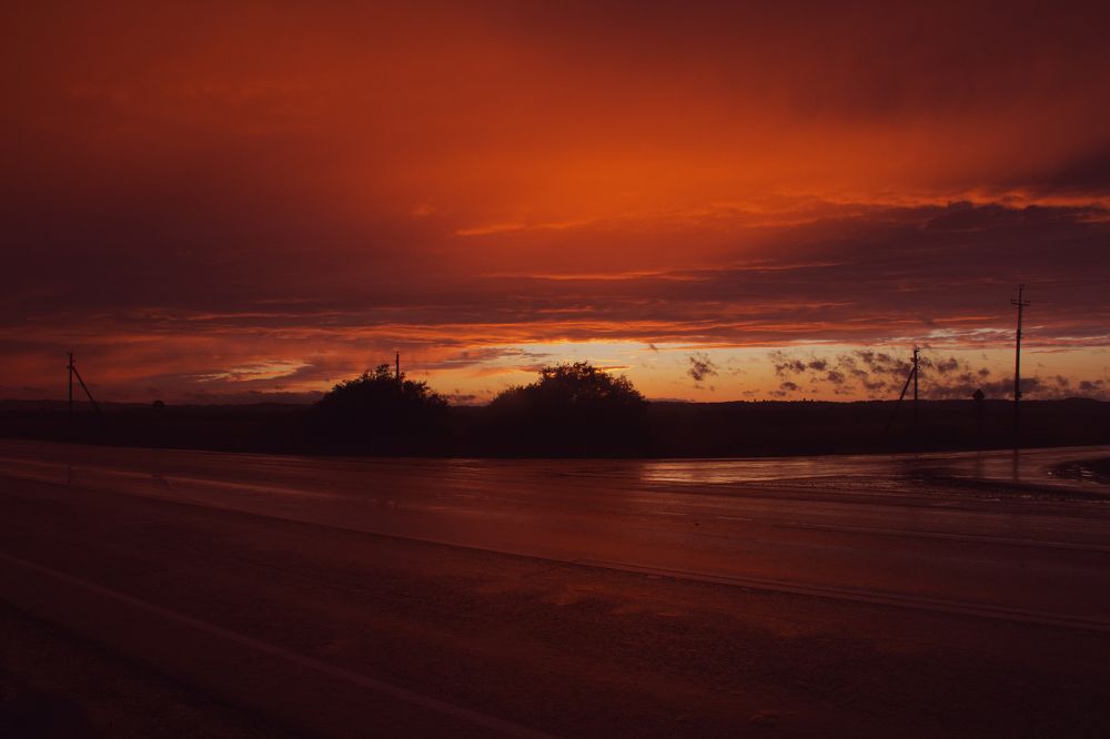Багровый закат.