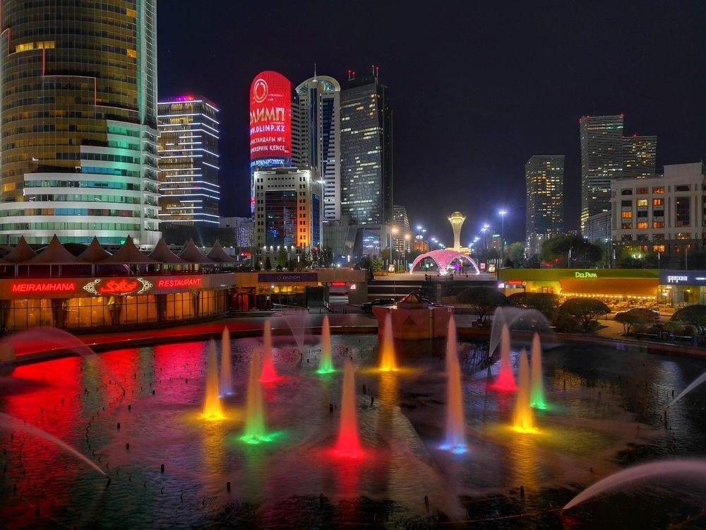 Астана ночная.
