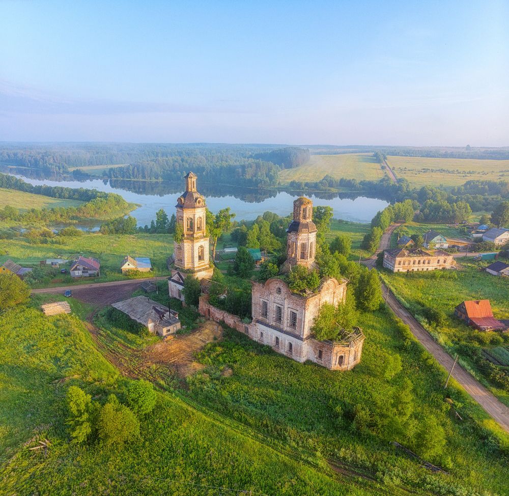 "Пролетая над селом"