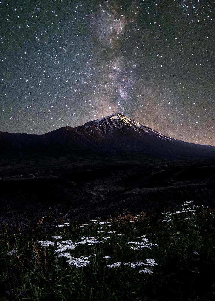 Milkyway over Damavand