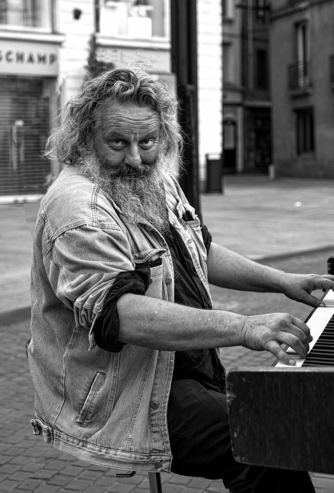 Уличный музыкант