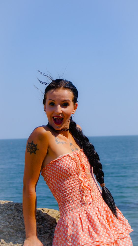 Подул прохладный ветерок..