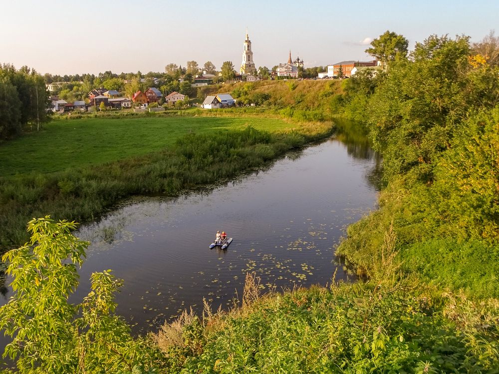 Первый день осени в городишке Золотого Кольца...