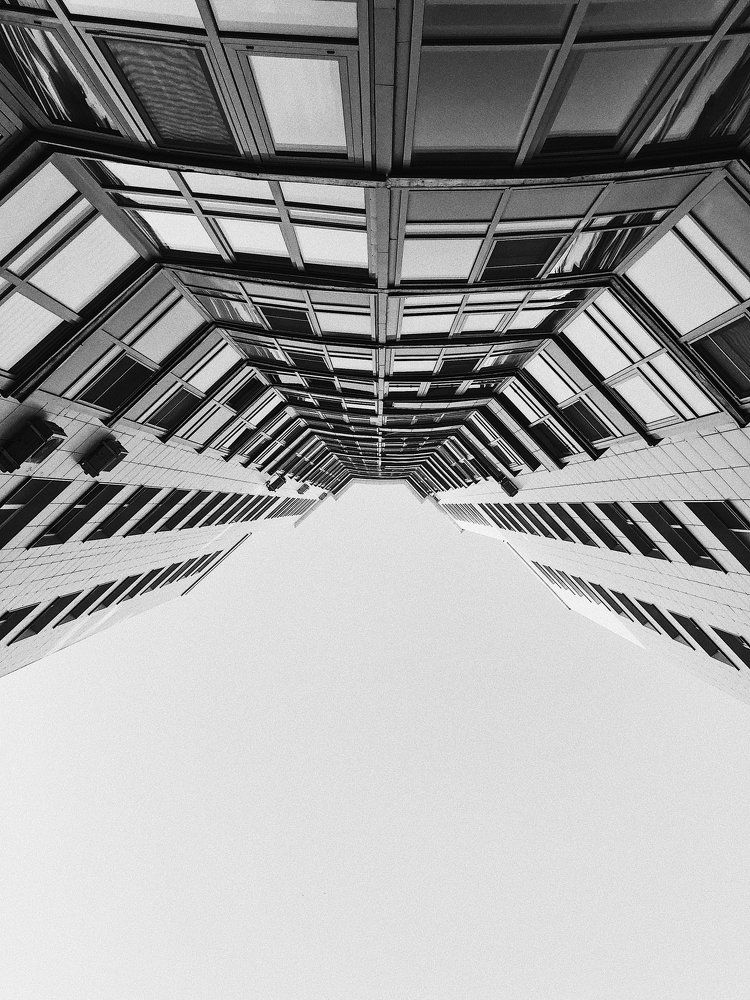 Посмотри на верх.