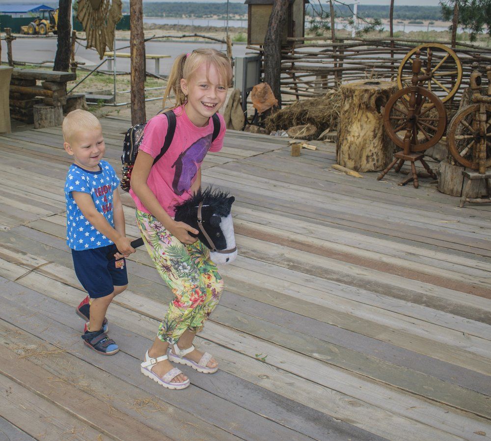 Верхом на деревянном коне