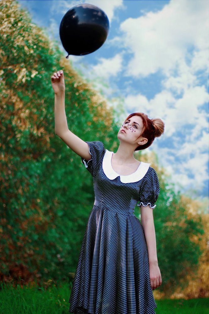 Девушка с шаром