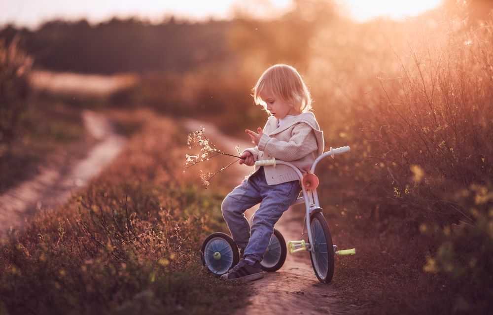 Юная байкерша