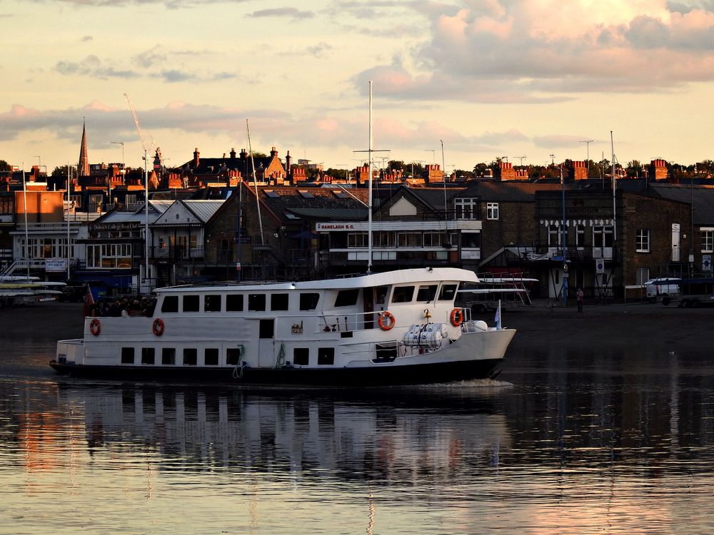 В лучах заката...