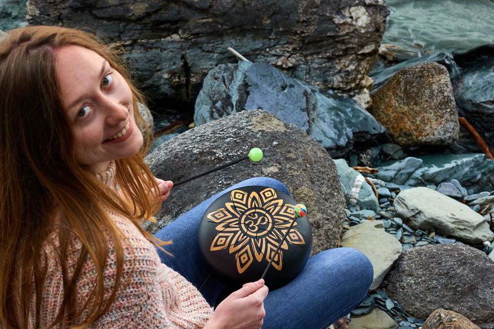 Девушка с глюкофоном