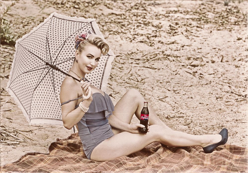 Девушка с зонтом