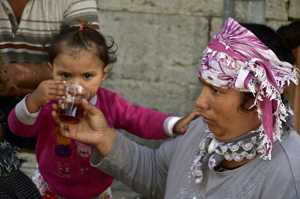 Street life, drinking tea