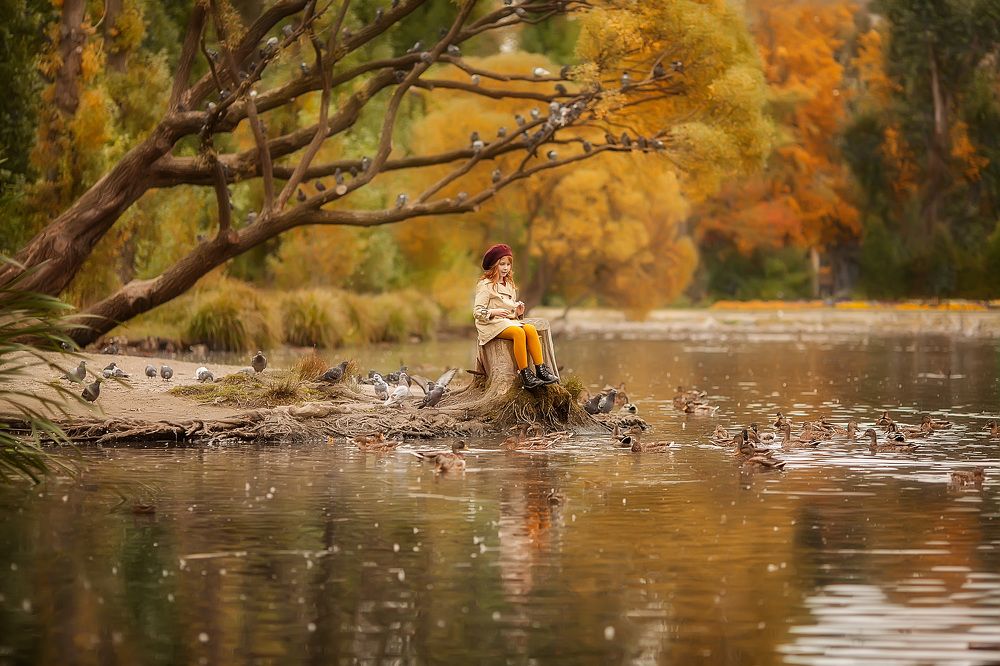 Девочка у пруда