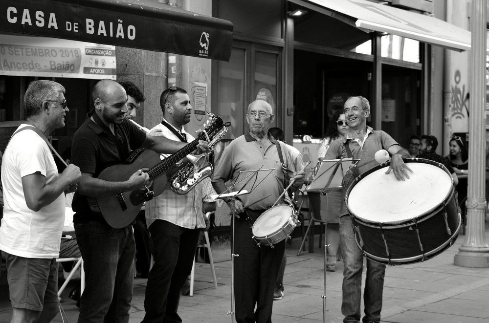 Band in the road / Porto city /Portugal