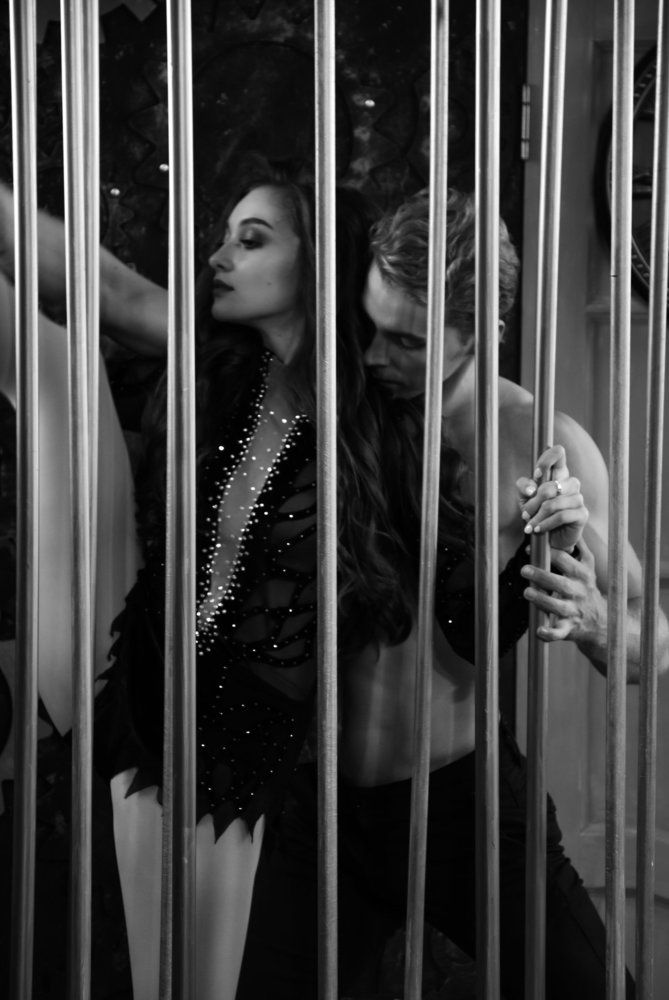 За решёткой