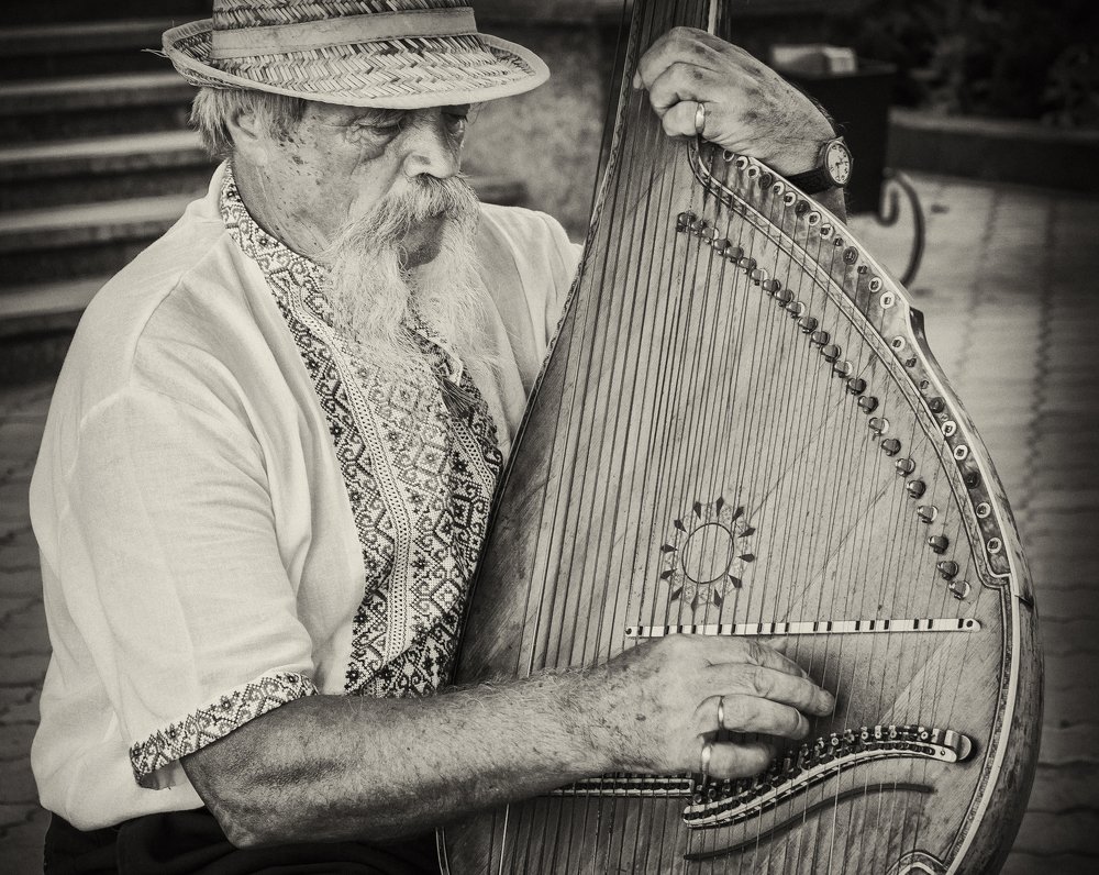 ПРО БАНДУРИСТА.