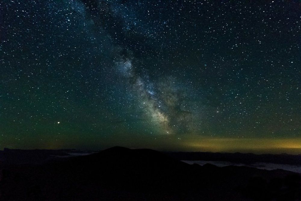 Млечный путь над Карпатскими горами.